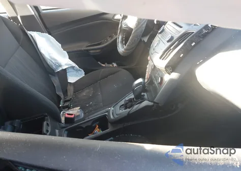 2016 Ford Focus Se z USA, uszkodzony, nr VIN 1FADP3F2XGL244454